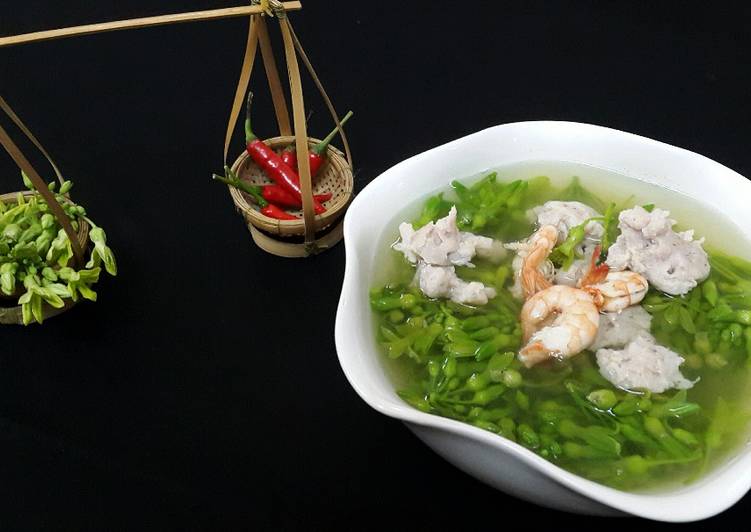 Cách Làm Món Canh hoa thiên lý nấu với chả cá thác lác và tôm của Nguyễn Hồng Toàn - Cookpad